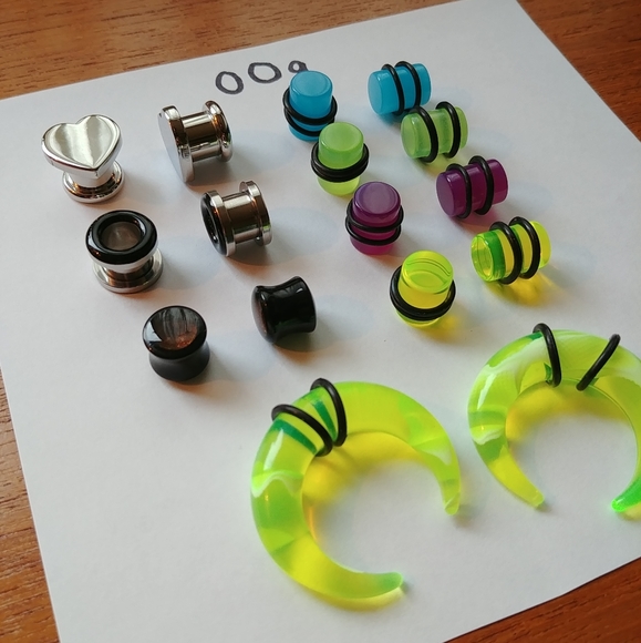 00g Plugs and Tapers - Picture 2 of 3